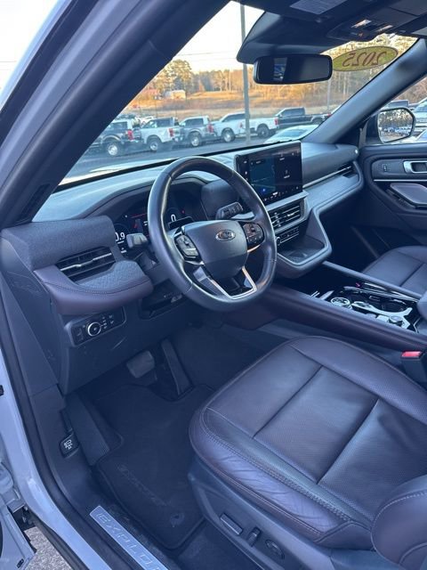 Used 2025 Ford Explorer Platinum w/ LUX Leather Package image 10