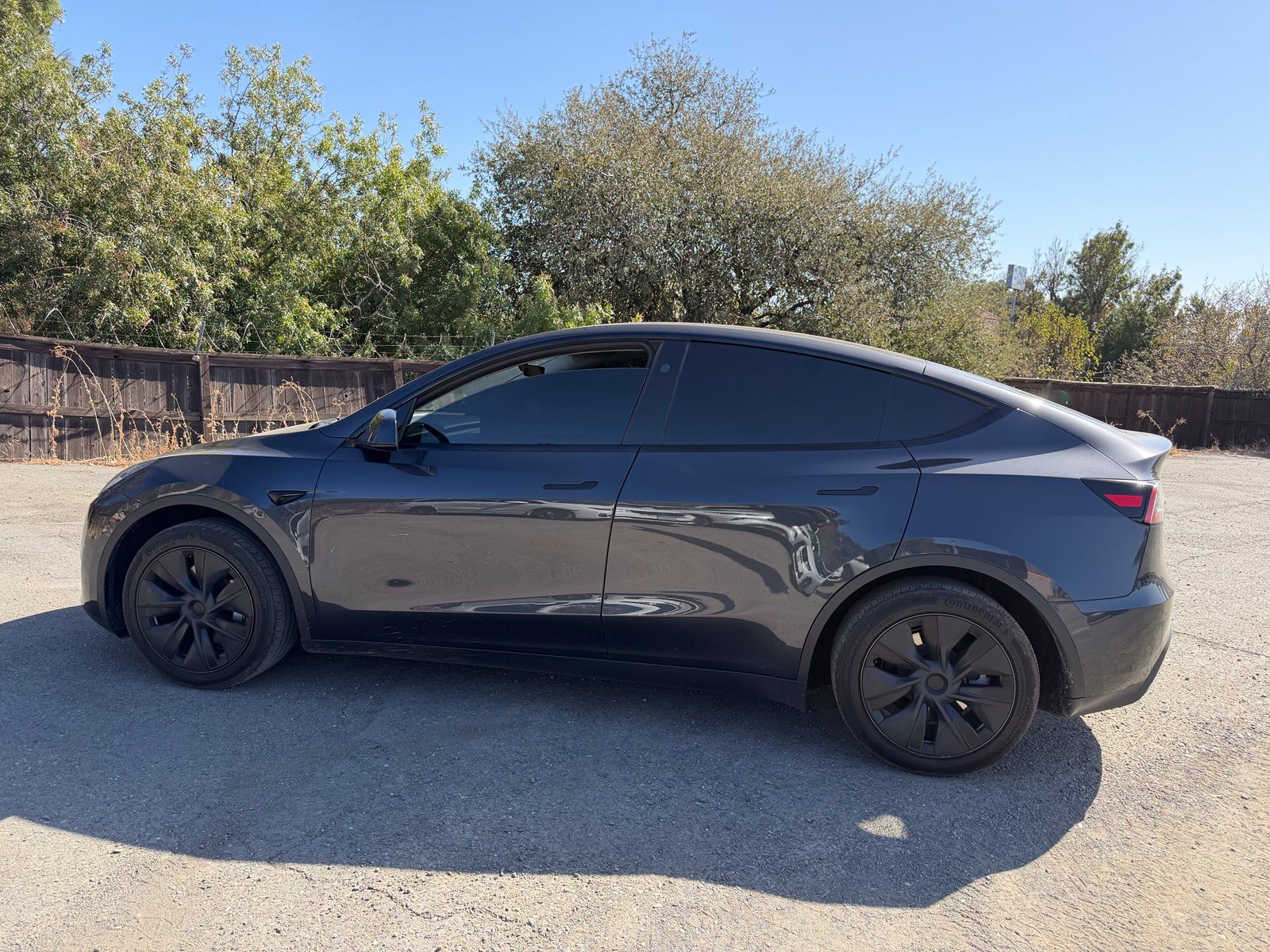 Used 2024 Tesla Model Y 2WD image 2