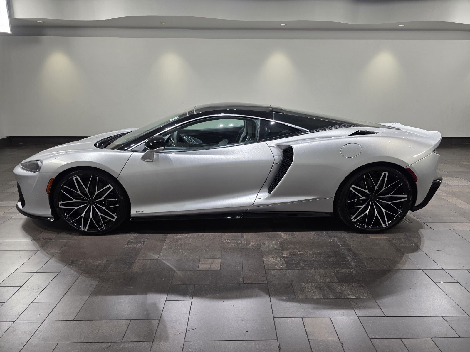 New 2027 McLaren GTS RWD image 3