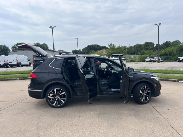 Used 2024 Volkswagen Tiguan SEL R-Line AWD/4WD image 14
