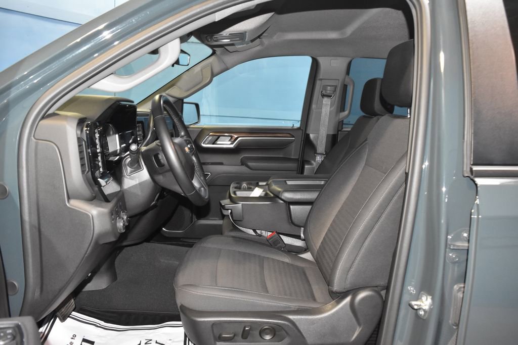 Used 2025 Chevrolet Silverado 1500 LT image 6