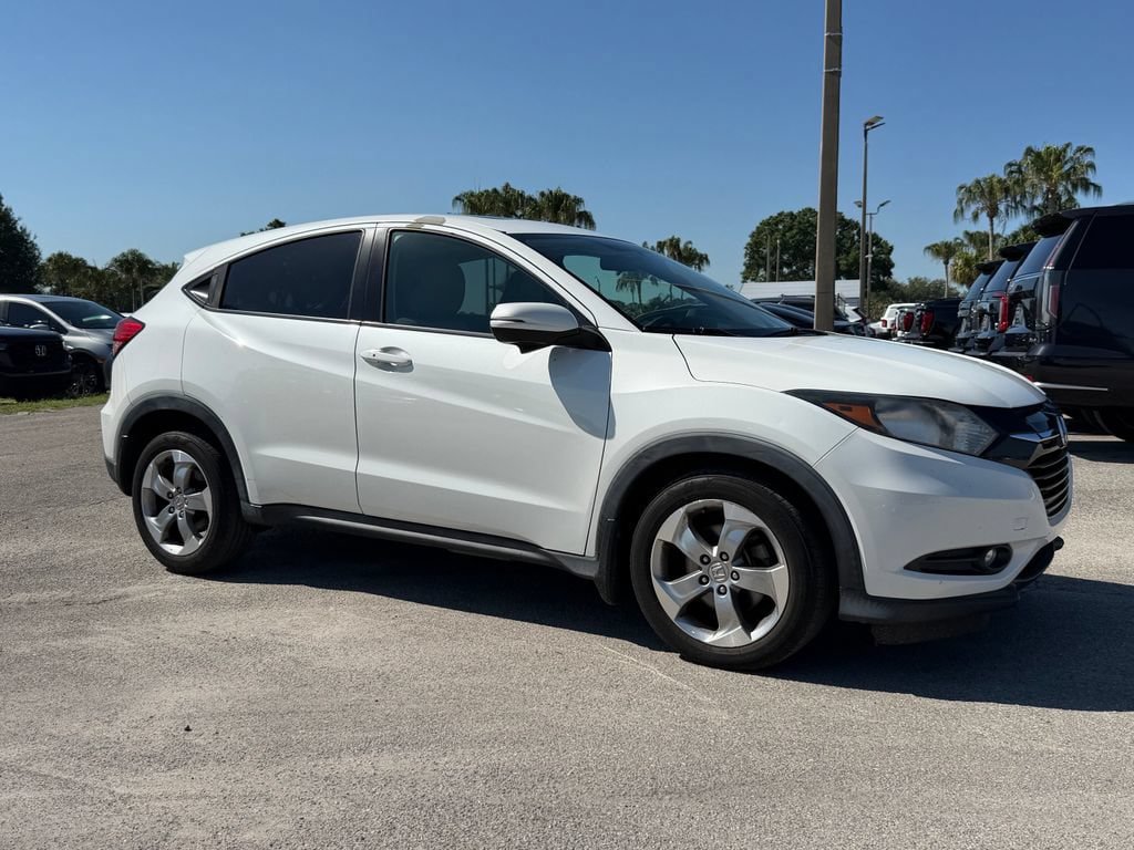 Used 2017 Honda HR-V EX image 2
