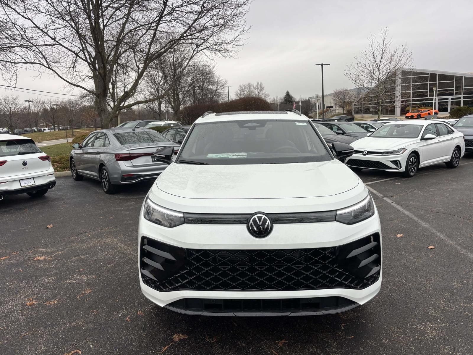 New 2026 Volkswagen Tiguan SE R-Line AWD/4WD image 2