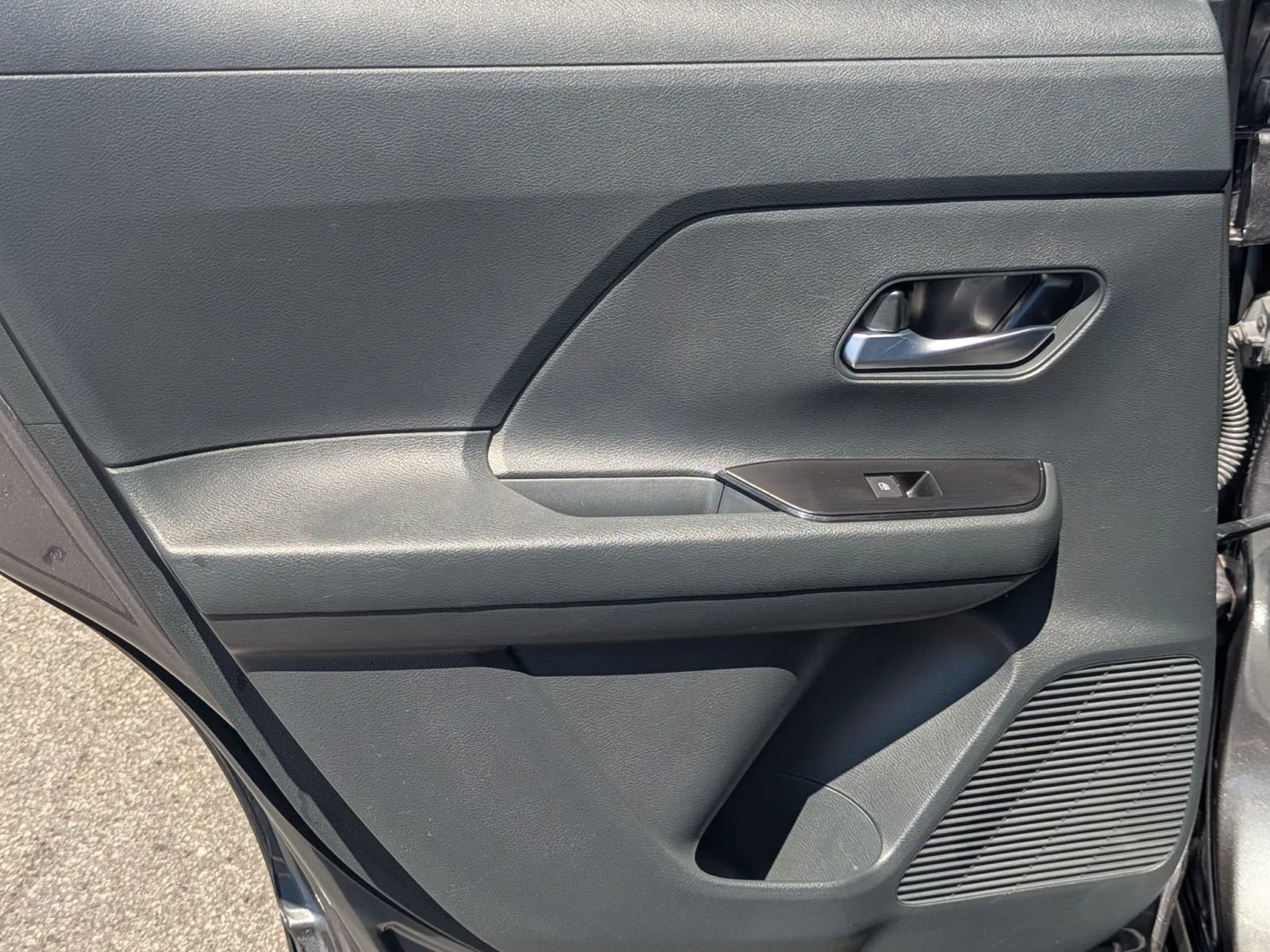 Used 2025 Nissan Kicks SV FWD image 18