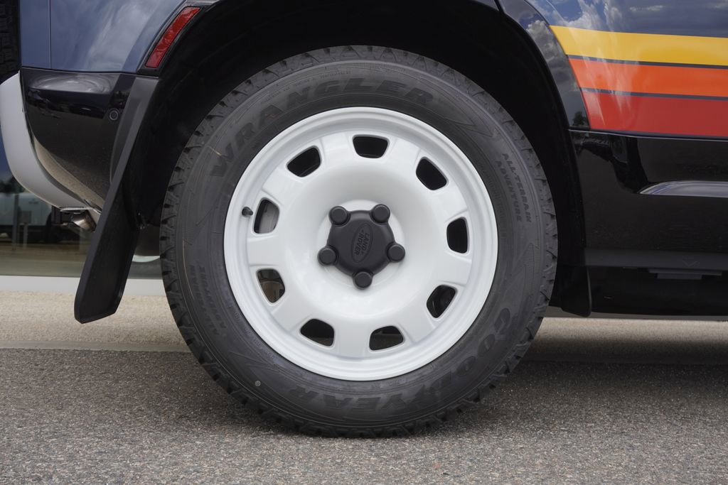 New 2025 Land Rover Defender 110 S image 33