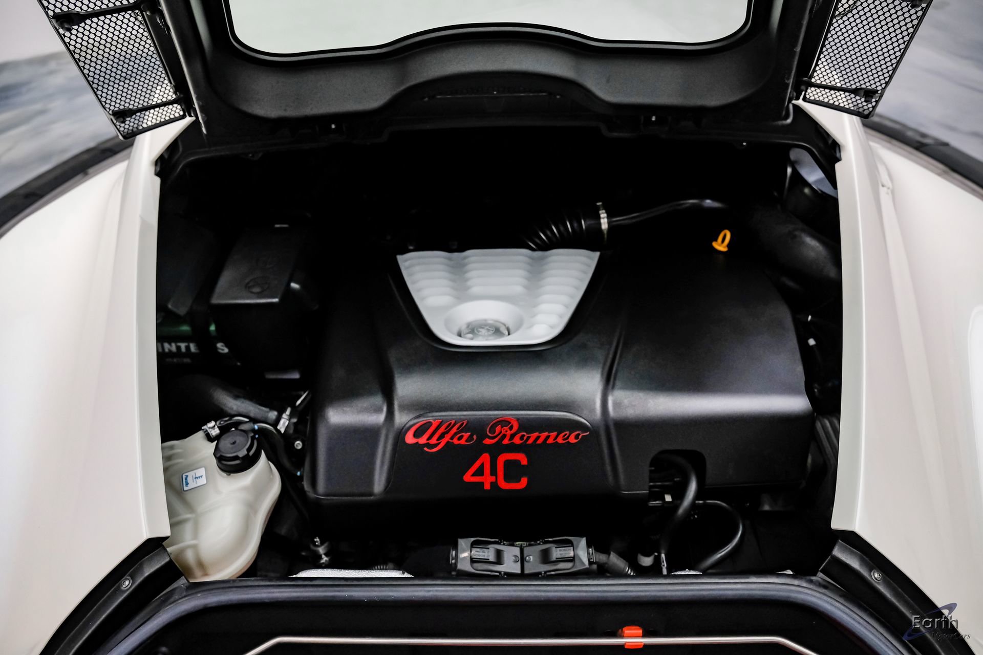 Used 2015 Alfa Romeo 4C Coupe w/ Leather Interior Group image 3