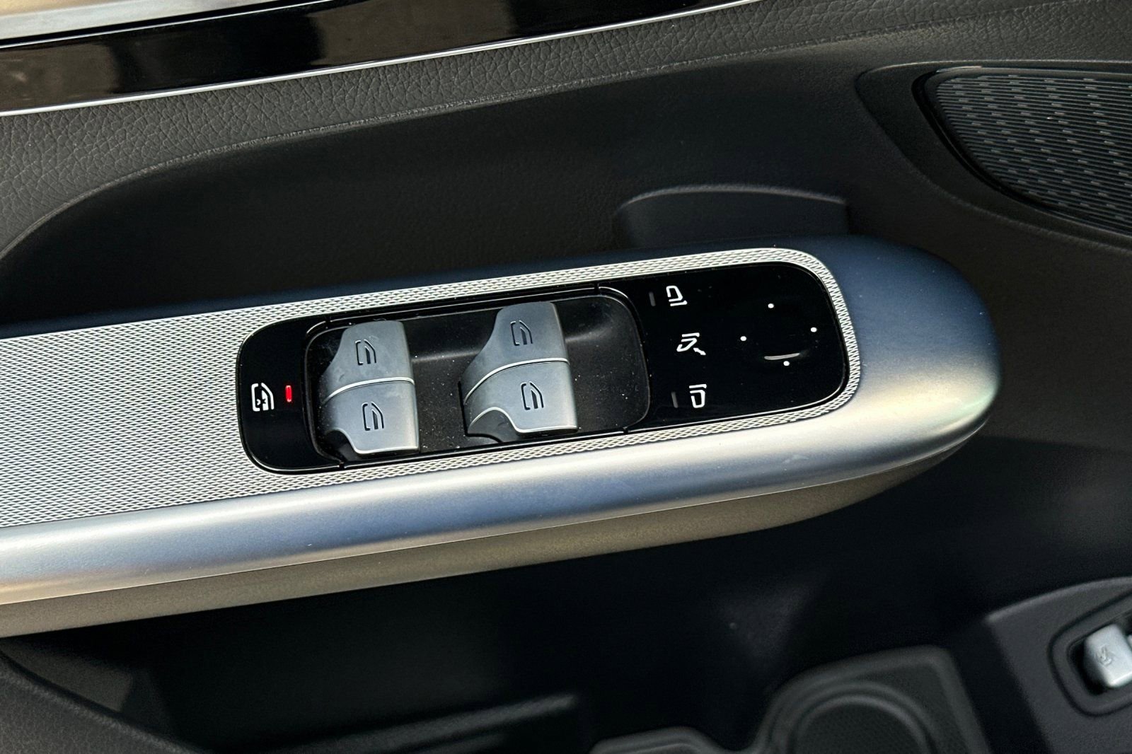 Certified 2024 Mercedes-Benz GLC 300 4MATIC image 28