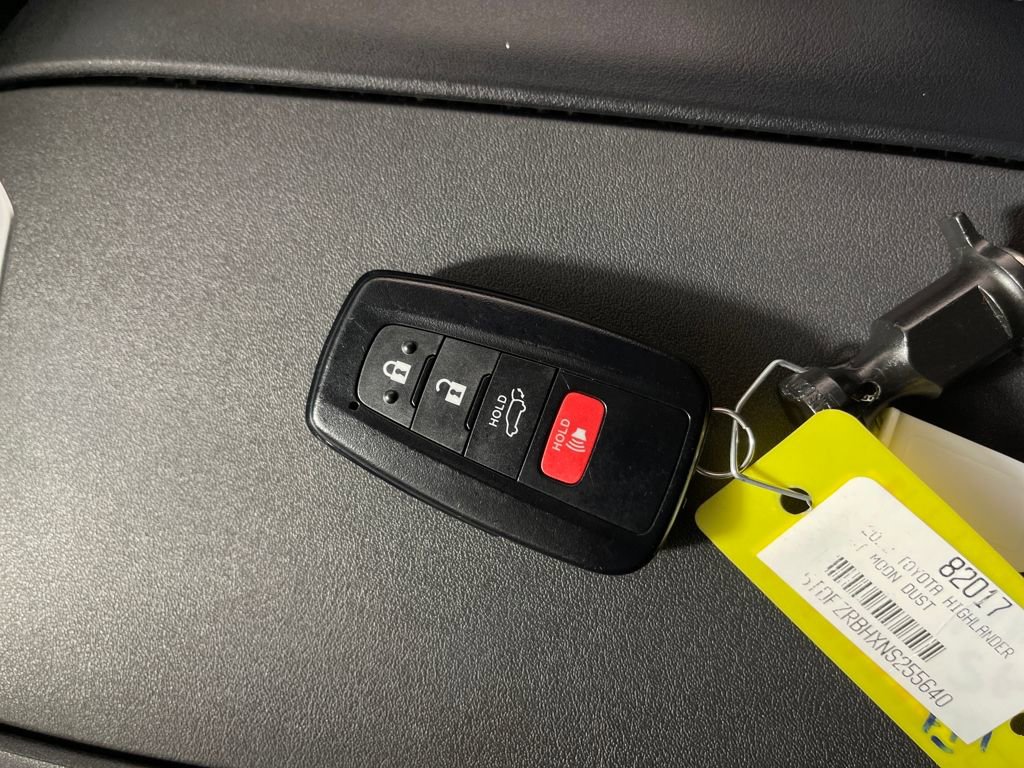 Certified 2022 Toyota Highlander Platinum image 24