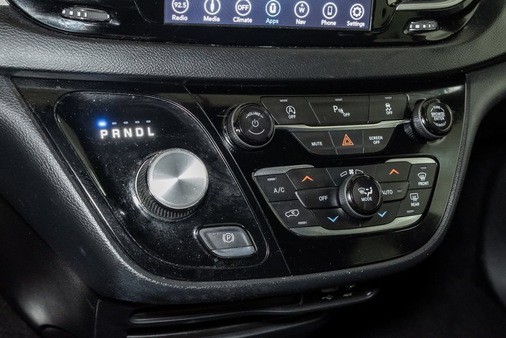 Used 2019 Chrysler Pacifica Touring Plus w/ S Appearance Package FWD image 18
