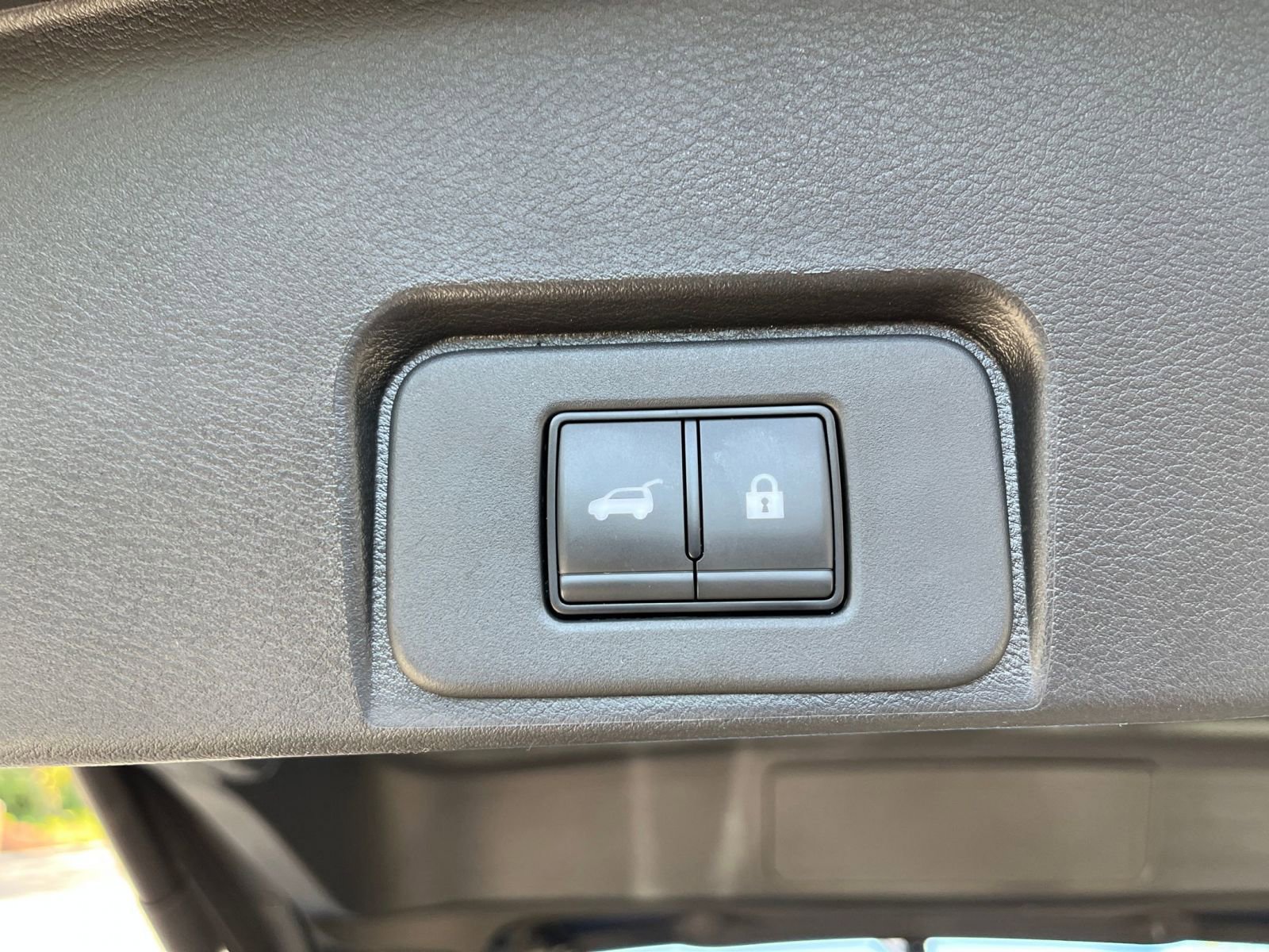 Used 2025 Nissan Rogue SV image 23