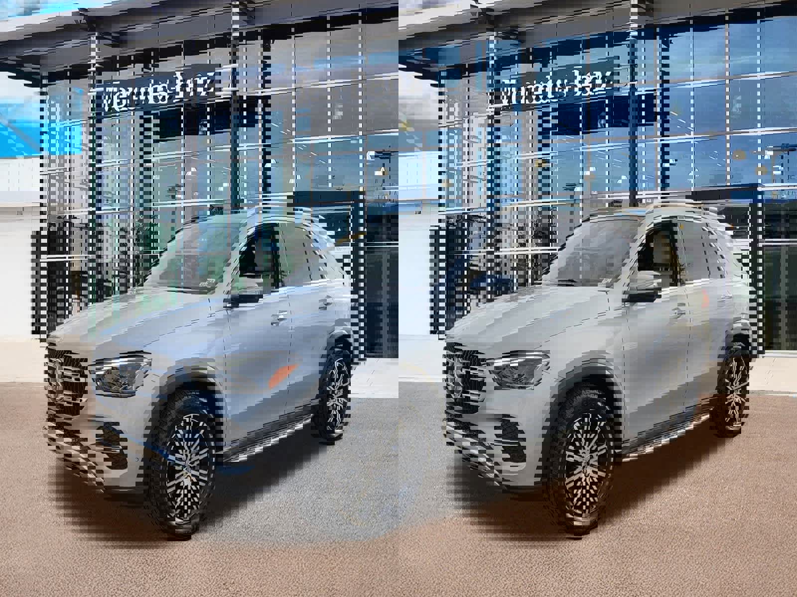 Used 2025 Mercedes-Benz GLE 350 4MATIC image 1