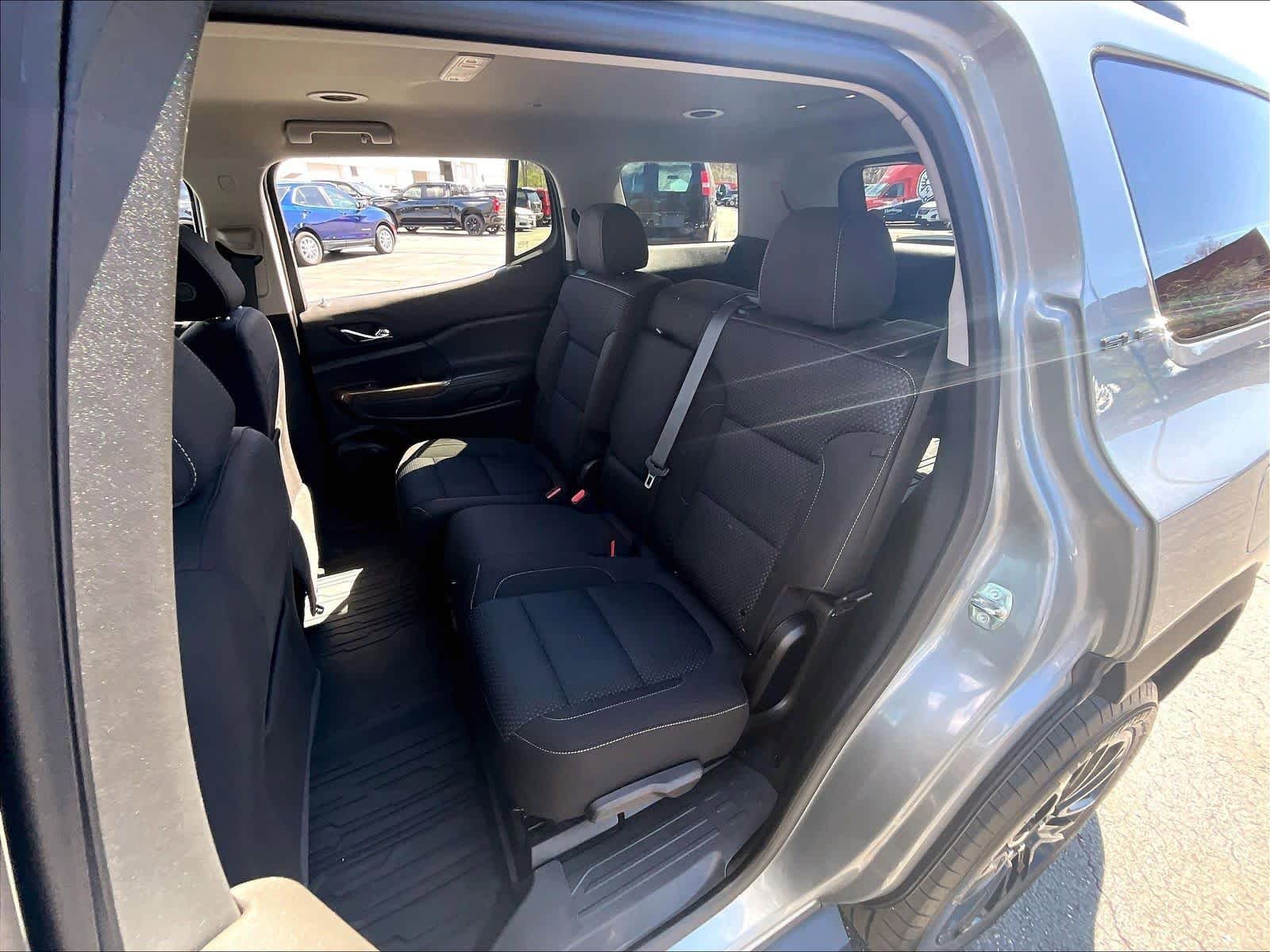 Used 2023 GMC Acadia SLE w/ Driver Convenience Package AWD/4WD image 14