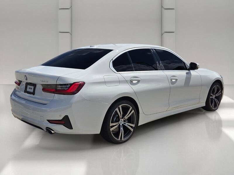 Used 2022 BMW 330i Sedan w/ Premium Package 2 RWD image 5