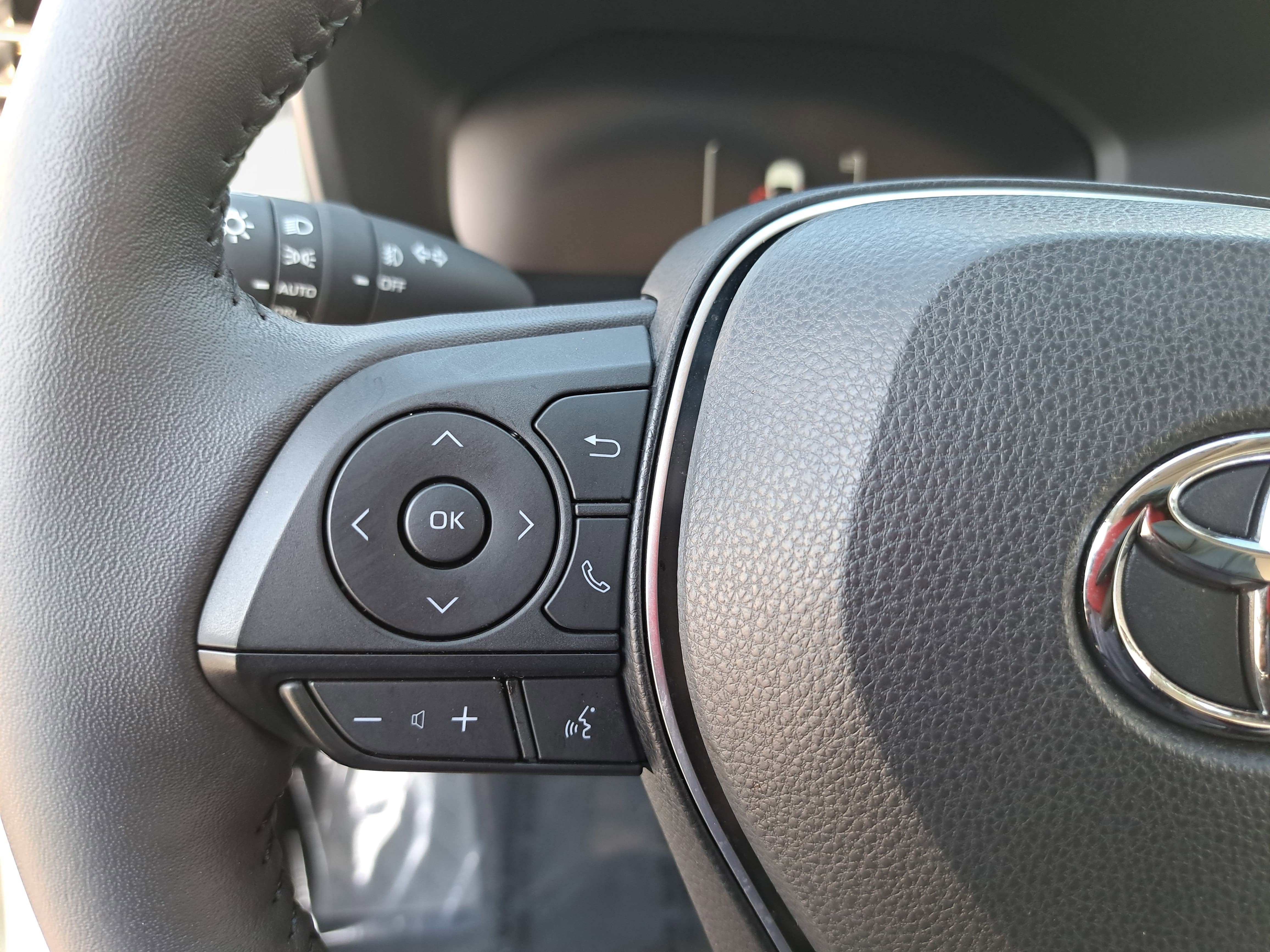 Used 2024 Toyota RAV4 Limited w/ Advanced Technology Package image 18