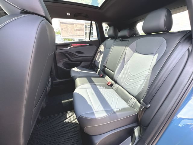 New 2026 Volkswagen Tiguan SE R-Line FWD image 25