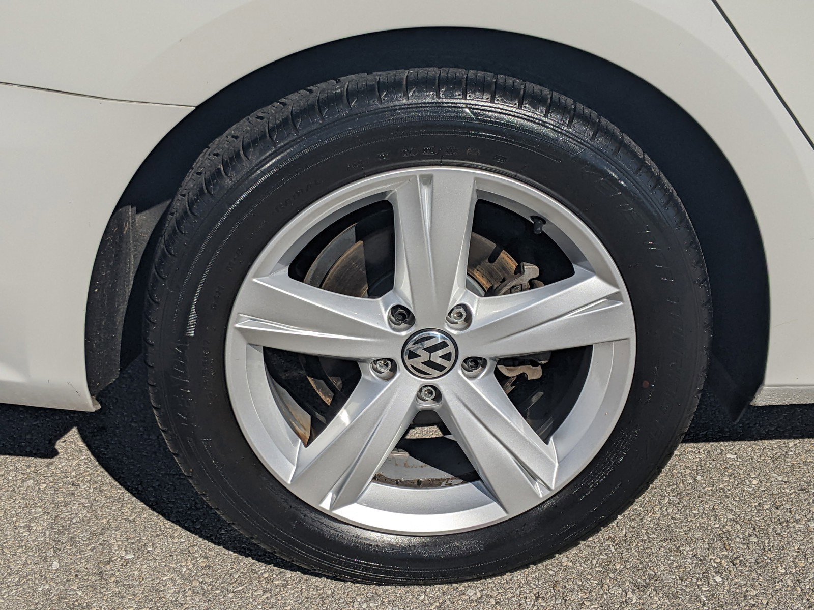 Used 2015 Volkswagen Passat 1.8T Limited Edition image 9