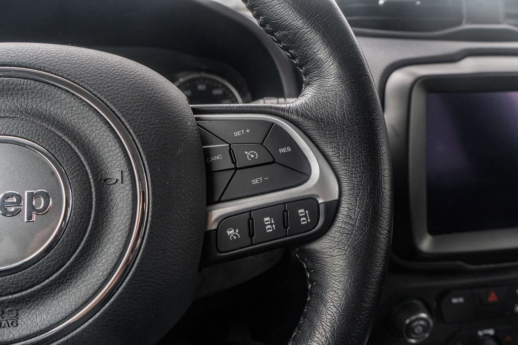 Used 2023 Jeep Renegade Limited image 22