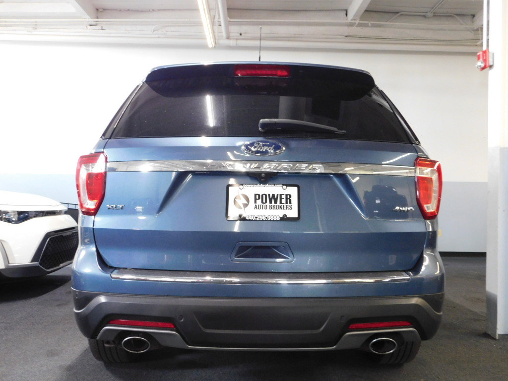 Used 2018 Ford Explorer XLT w/ Equipment Group 202A image 7