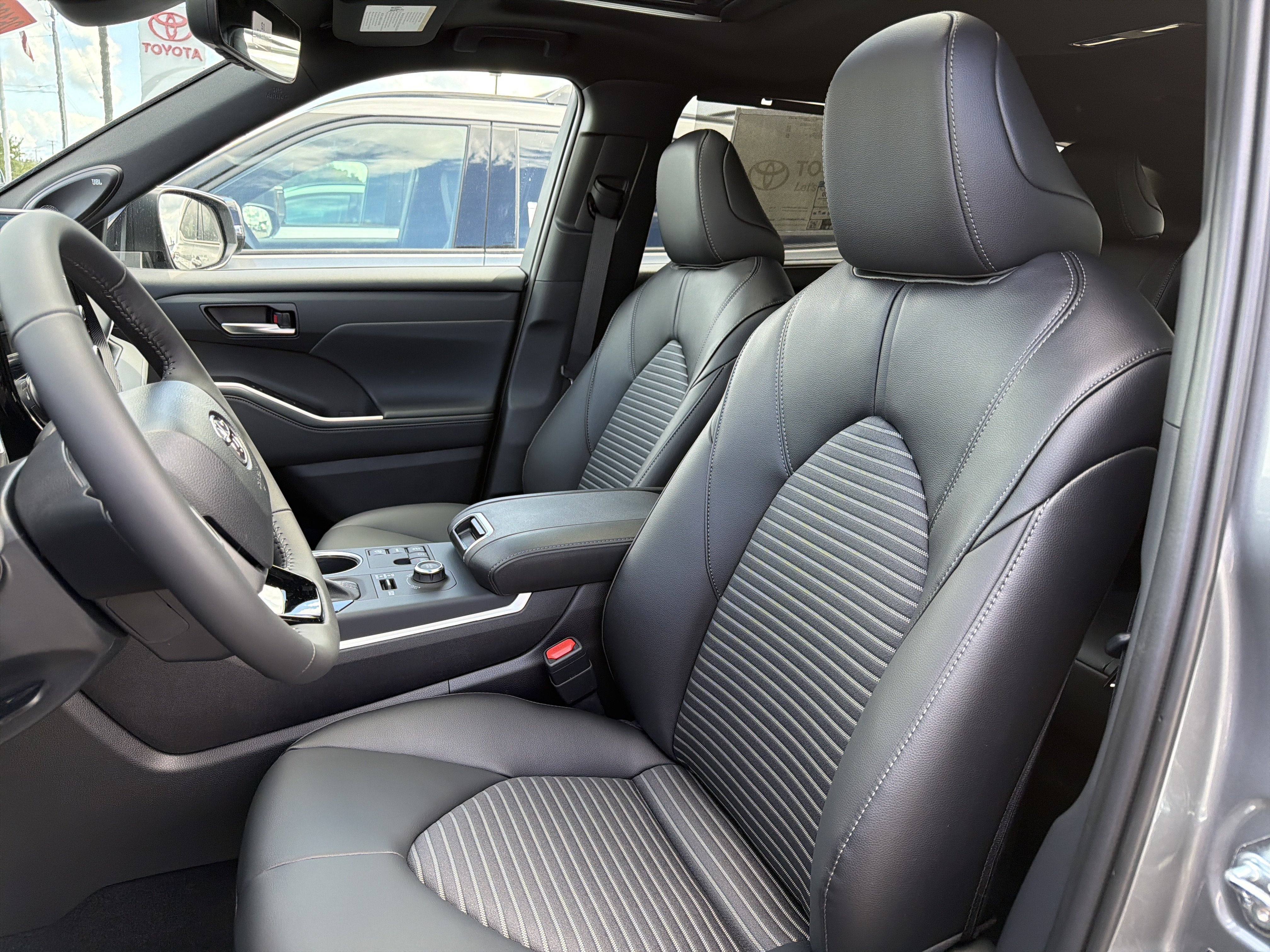 New 2026 Toyota Highlander XSE AWD/4WD image 10