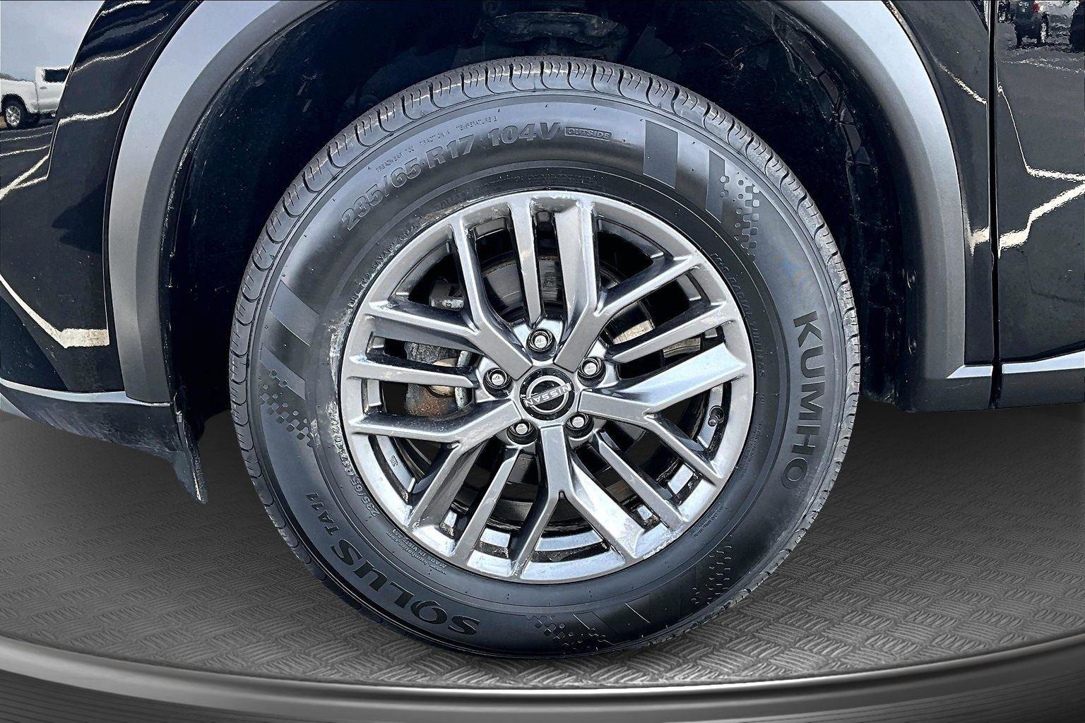 Used 2023 Nissan Rogue S image 9