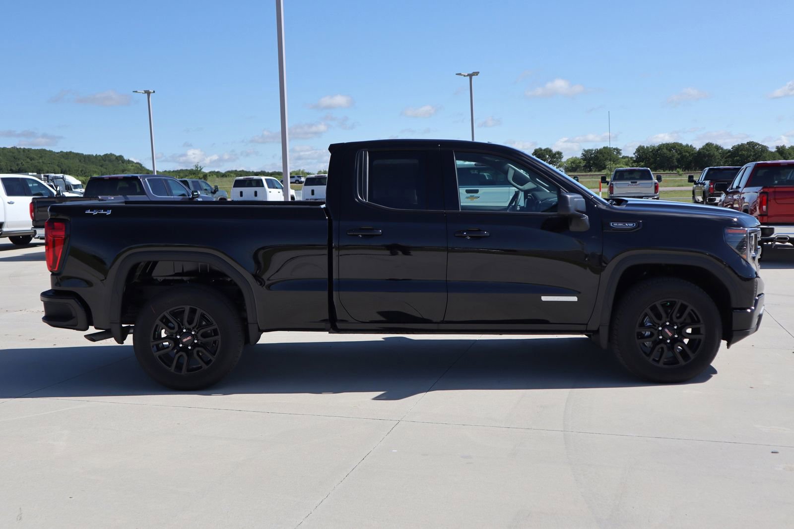 New 2025 GMC Sierra 1500 Elevation image 3
