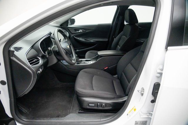 Used 2024 Chevrolet Malibu LT image 2