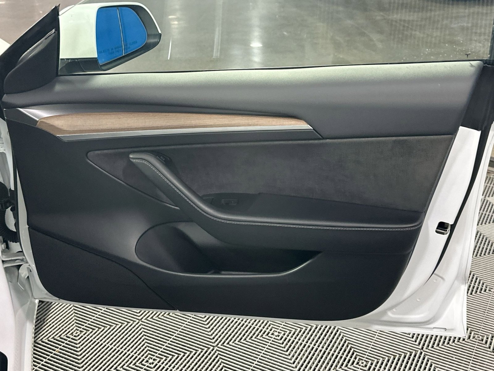 Used 2023 Tesla Model 3 Standard Range image 34