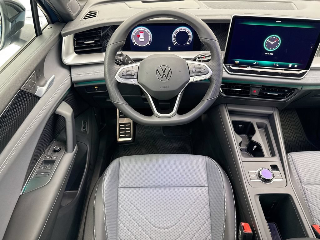 New 2026 Volkswagen Tiguan SE R-Line FWD image 10