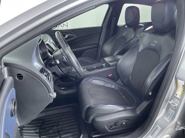 Used 2015 Chrysler 200 S w/ Comfort Group FWD image 18