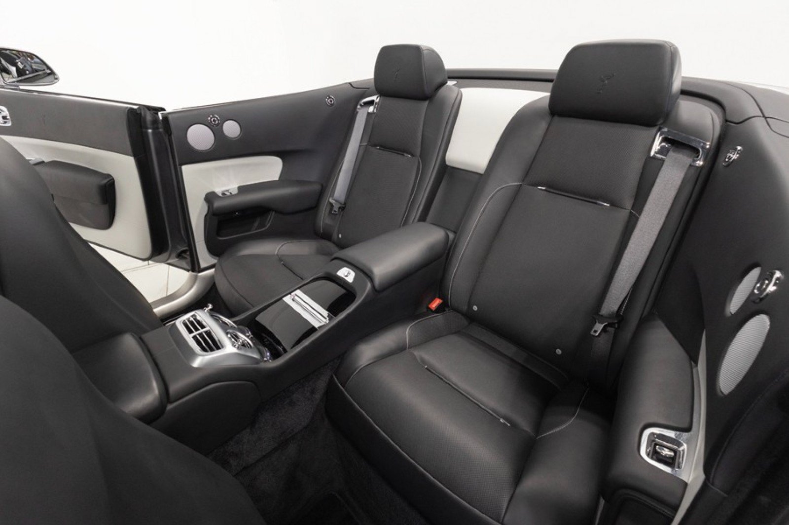 Used 2019 Rolls-Royce Dawn RWD image 43