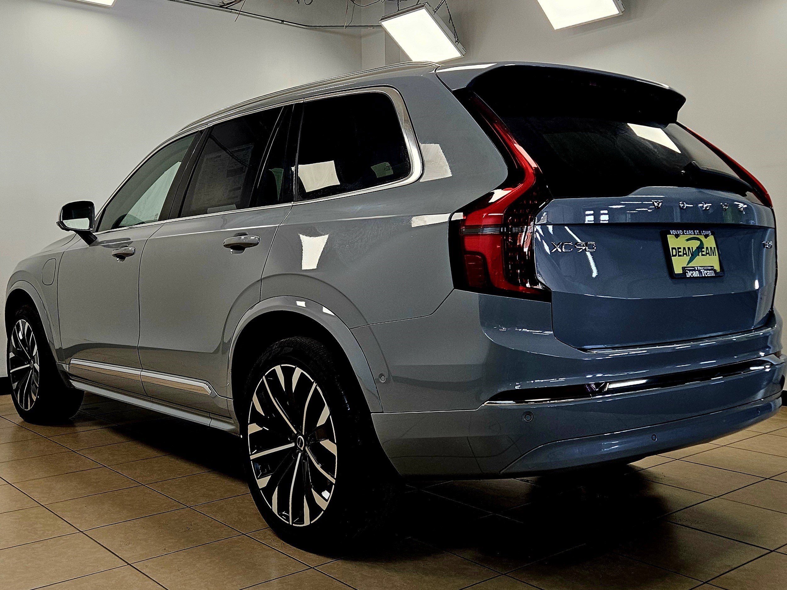 New 2026 Volvo XC90 T8 Plus w/ Protection Package AWD/4WD image 6