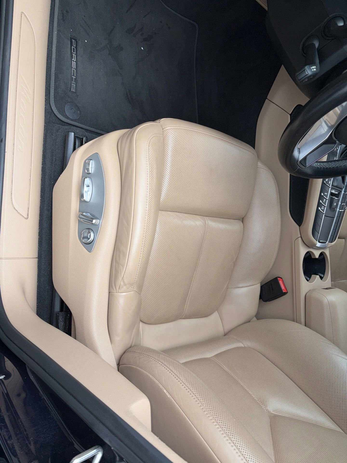 Used 2020 Porsche Macan Base image 3