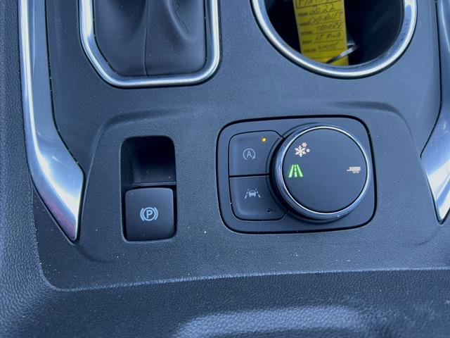 Used 2022 Chevrolet Traverse LT image 31