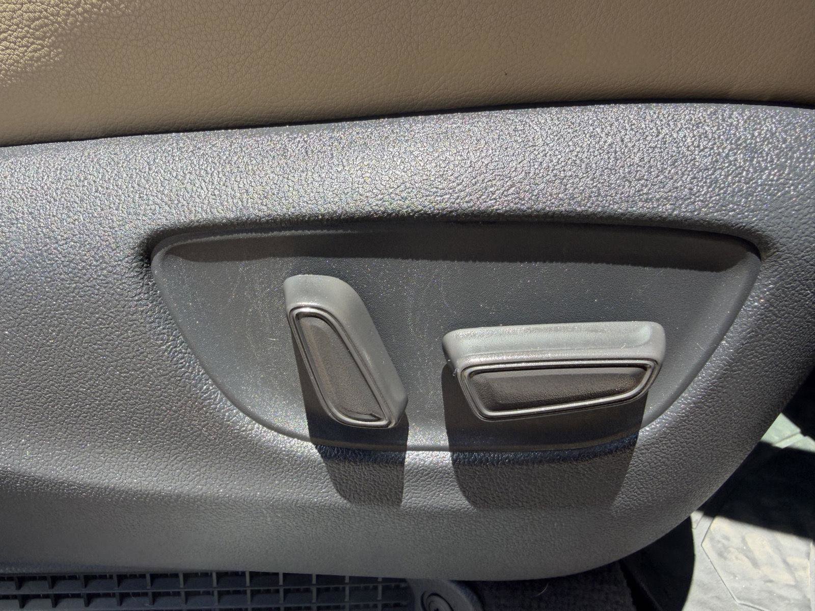 Used 2021 Toyota Sienna XLE FWD image 30