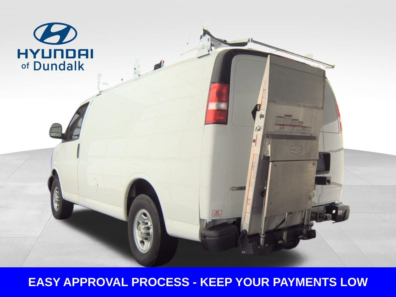 Used 2022 Chevrolet Express 3500 w/ Driver Convenience Package image 3