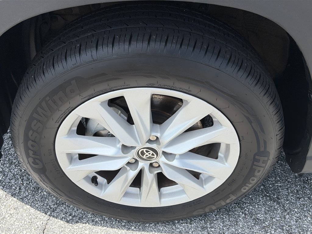 Used 2022 Toyota Corolla Cross LE FWD image 28