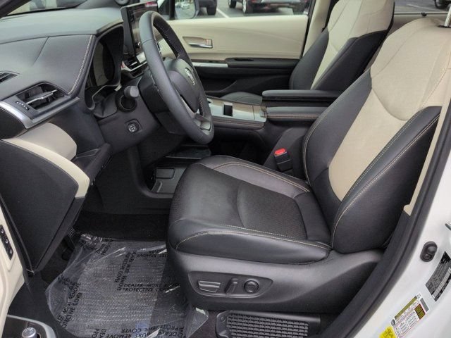 Certified 2025 Toyota Sienna Platinum AWD/4WD image 8
