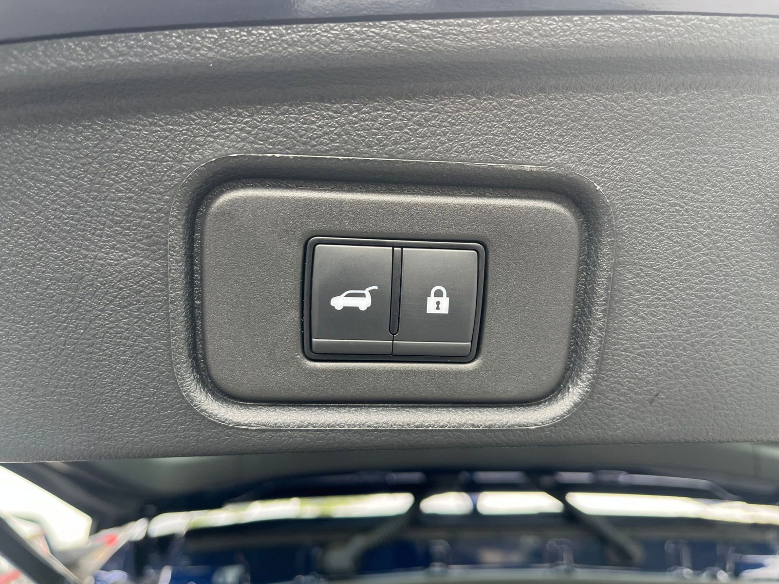 Used 2025 Nissan Pathfinder SV FWD image 23