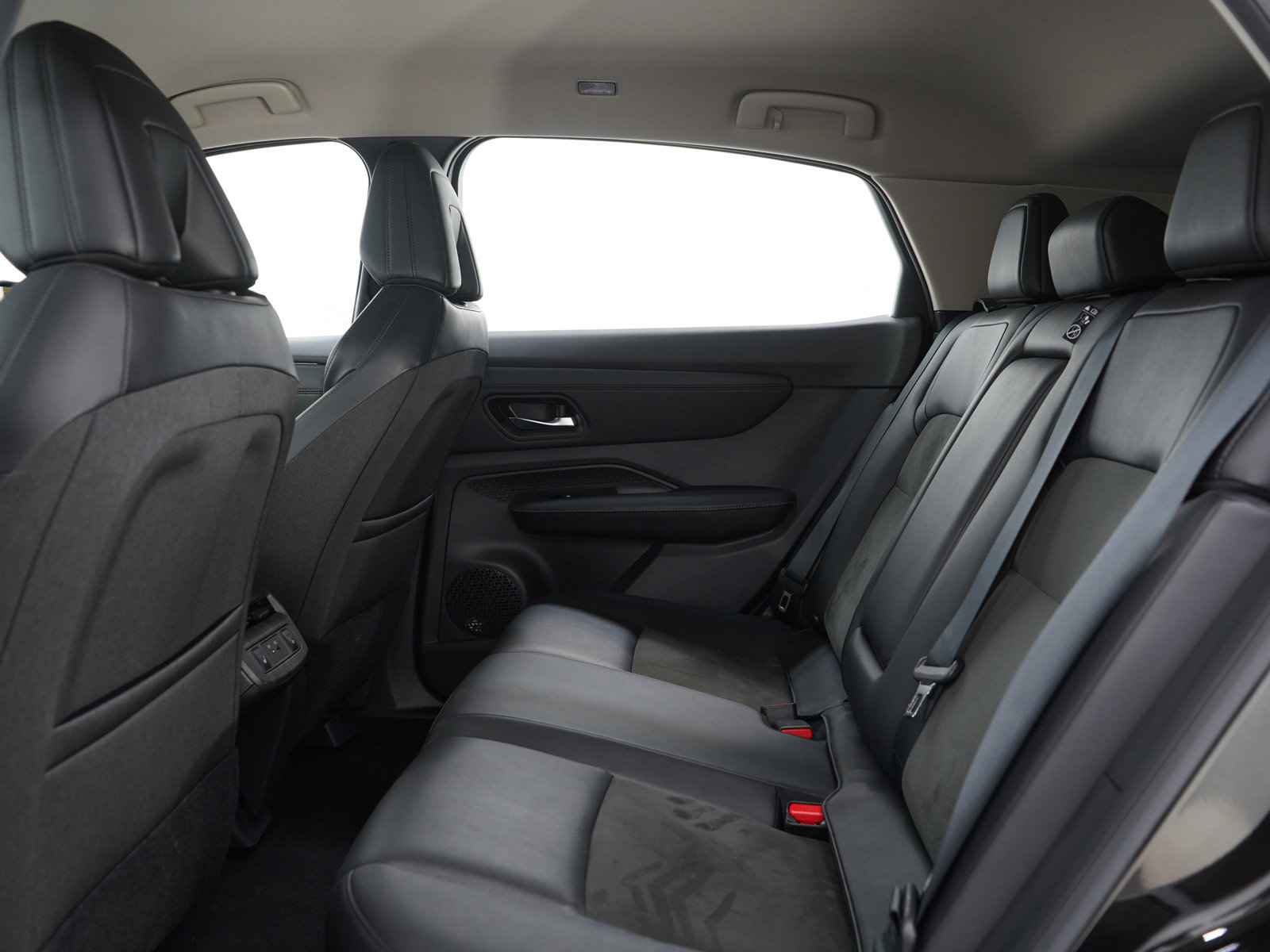 Used 2023 Nissan Ariya FWD image 18