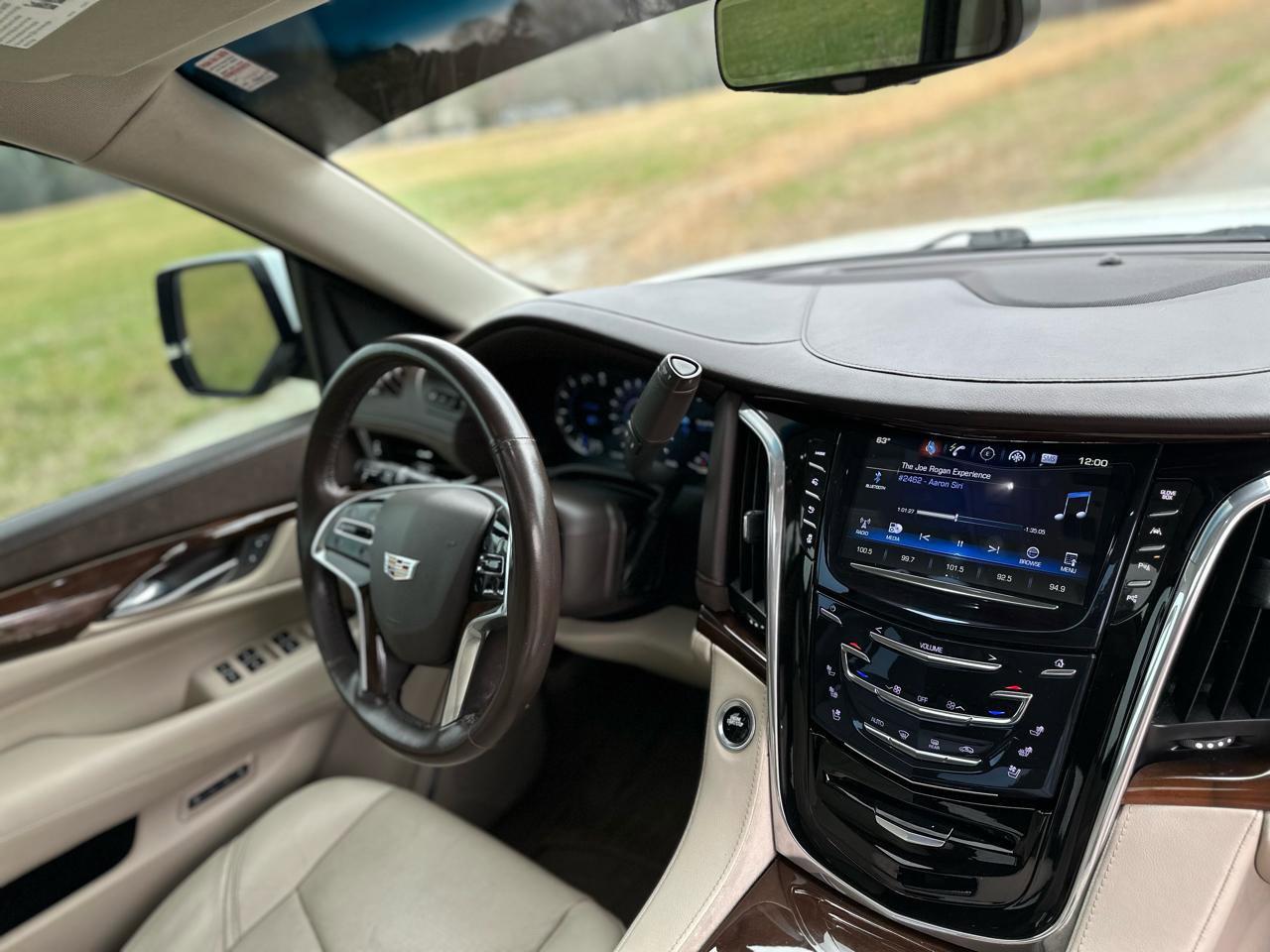 Used 2017 Cadillac Escalade Luxury image 14