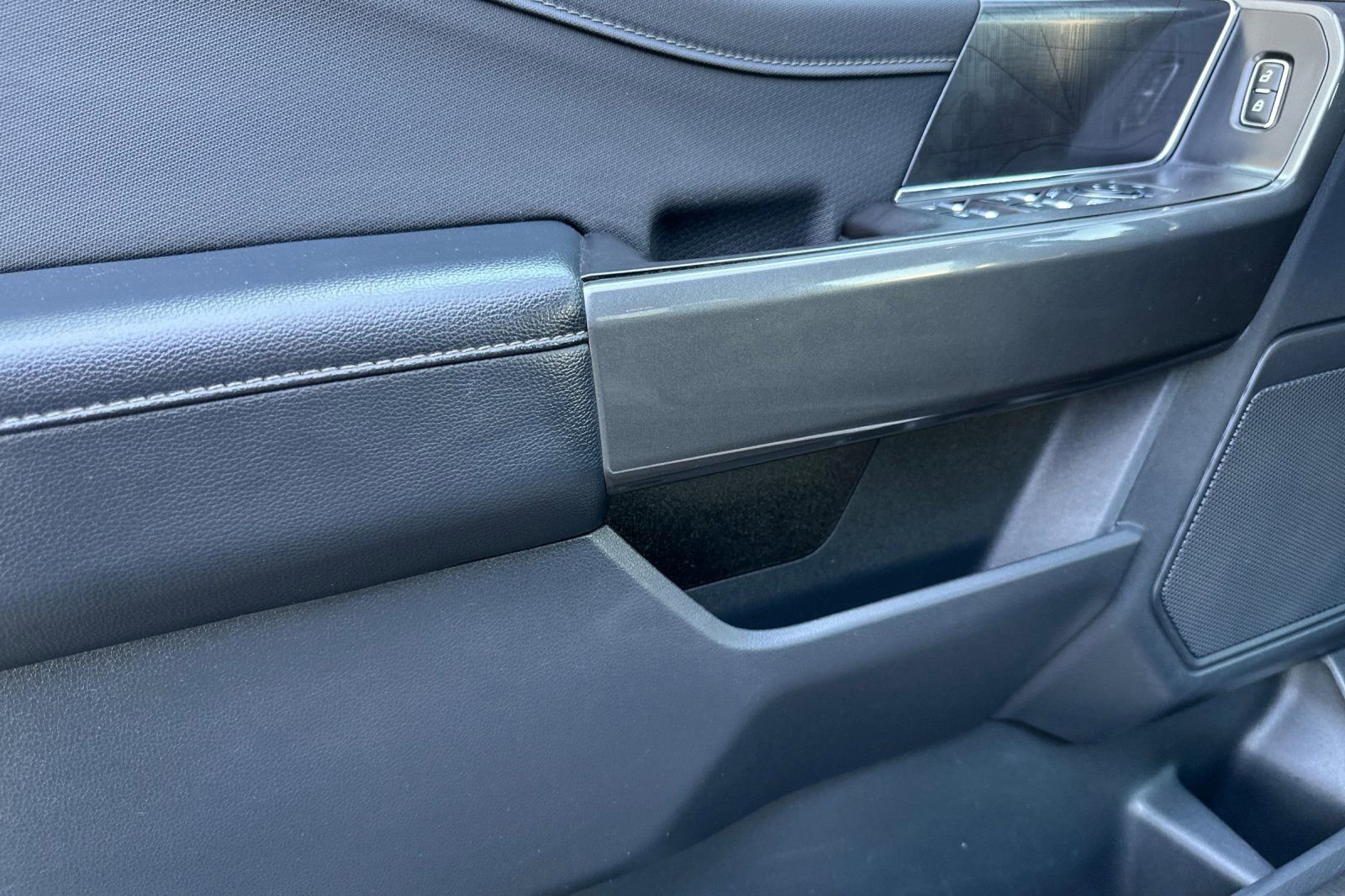 Used 2022 Ford F150 XLT w/ Equipment Group 302A High image 11