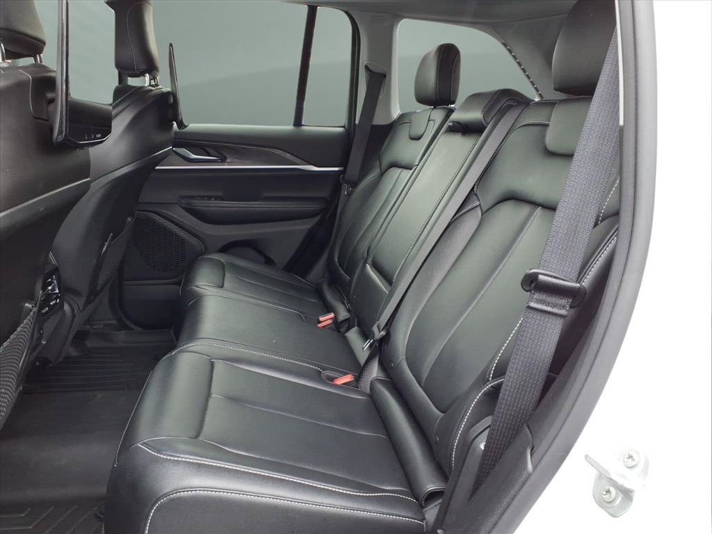 Used 2023 Jeep Grand Cherokee Limited w/ Luxury Tech Group II AWD/4WD image 19