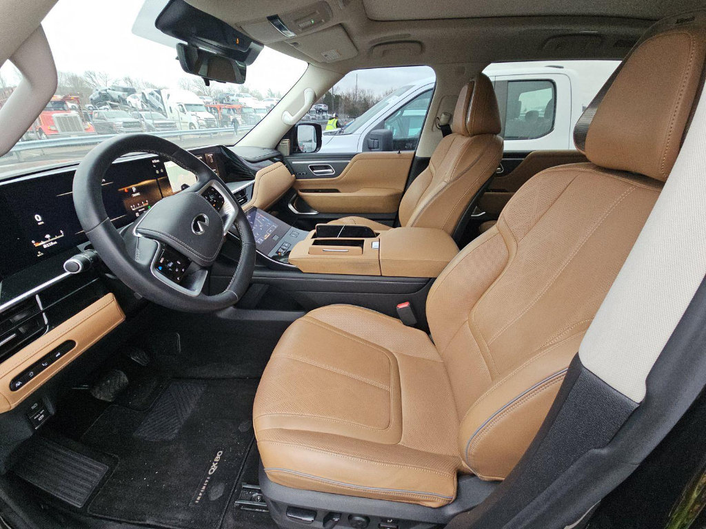 Used 2025 INFINITI QX80 Sensory image 5