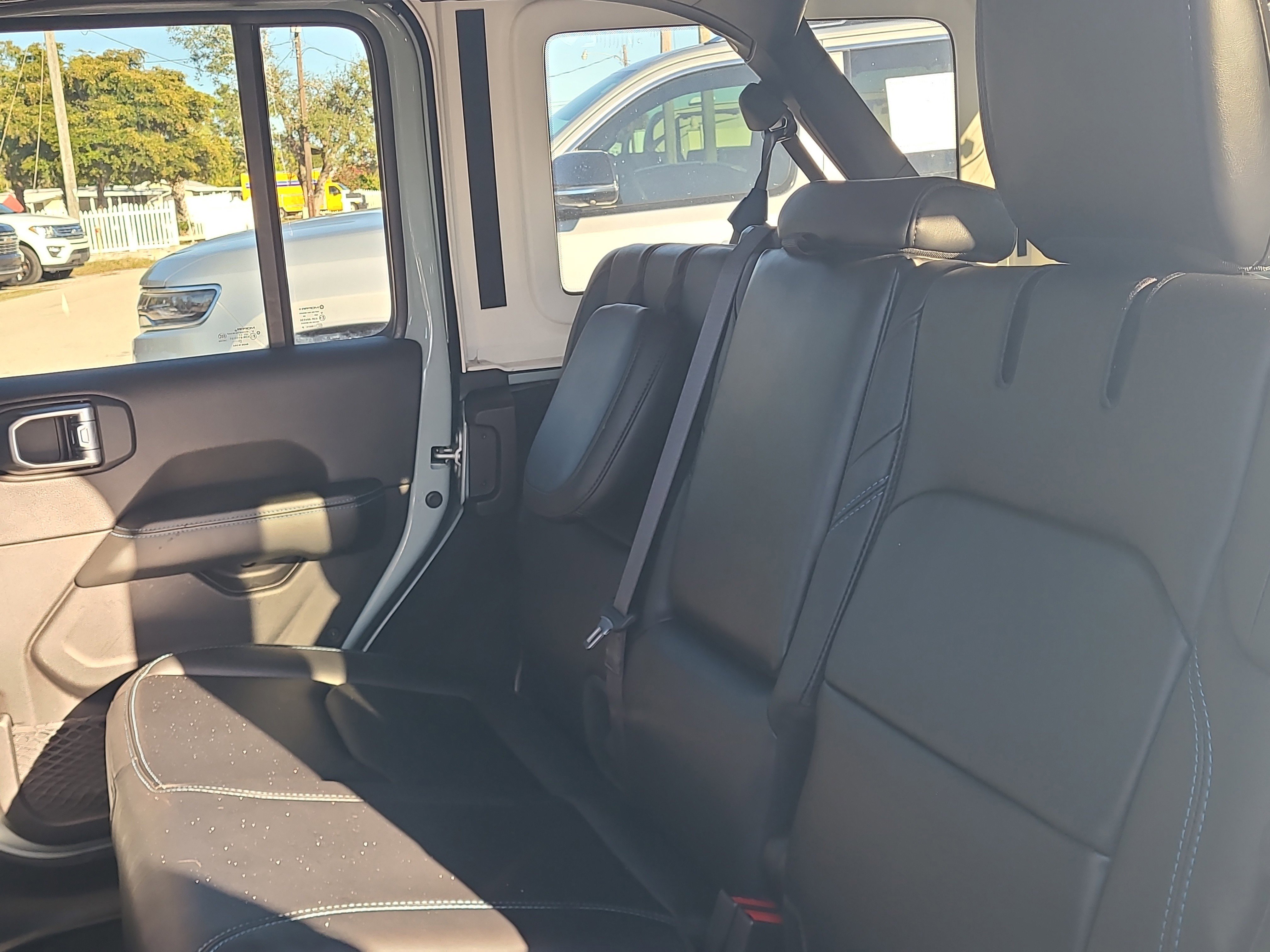 Used 2024 Jeep Wrangler Unlimited Rubicon 4xe image 13