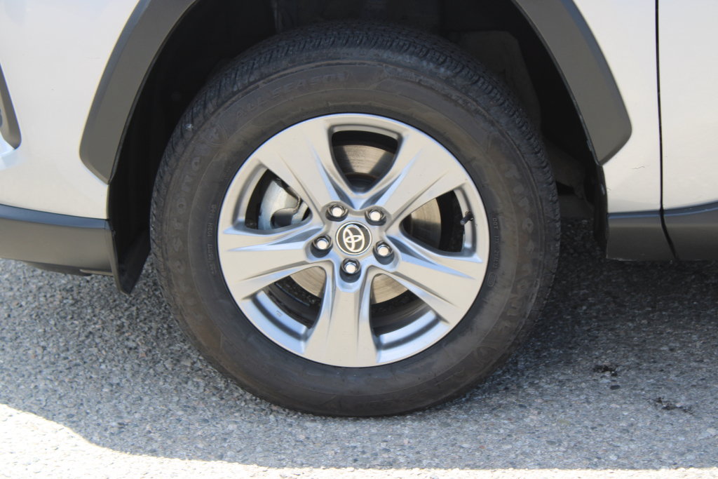 Used 2024 Toyota RAV4 XLE AWD/4WD image 8