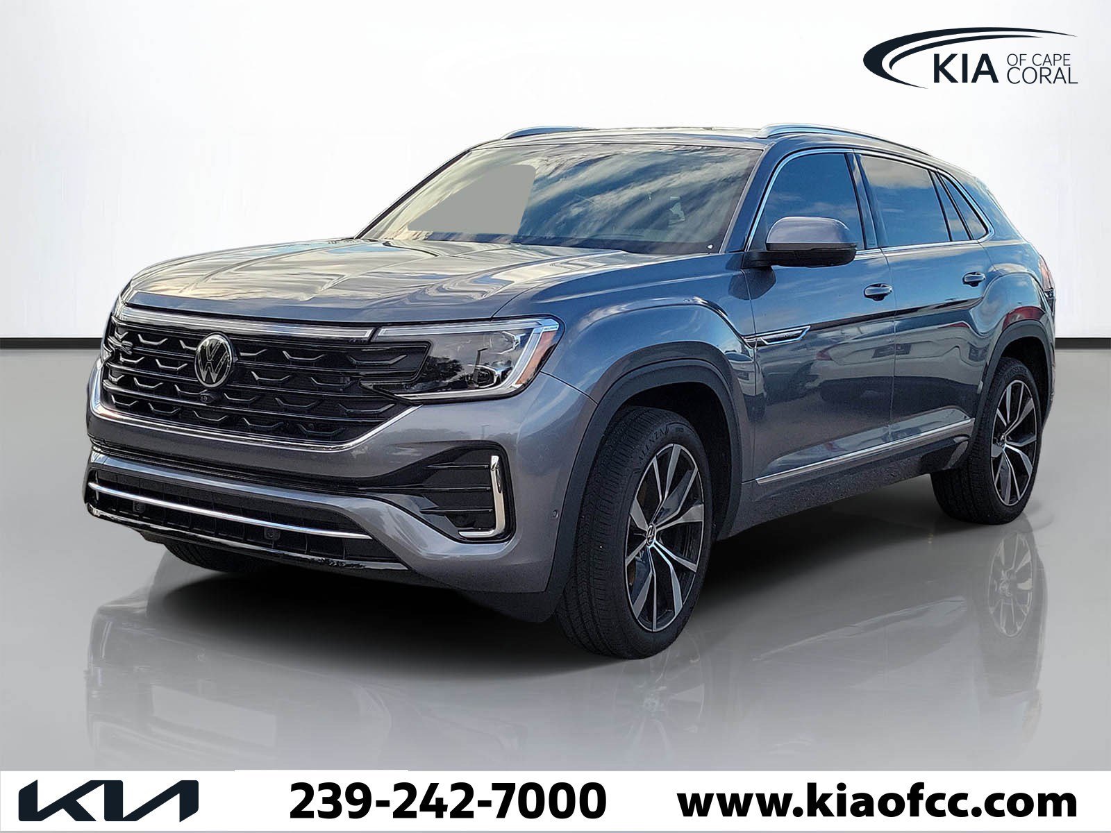 Used 2025 Volkswagen Atlas Cross Sport SEL Premium R-Line image 3