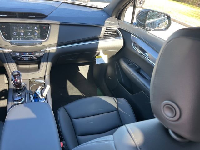 New 2025 Cadillac XT6 Luxury image 34