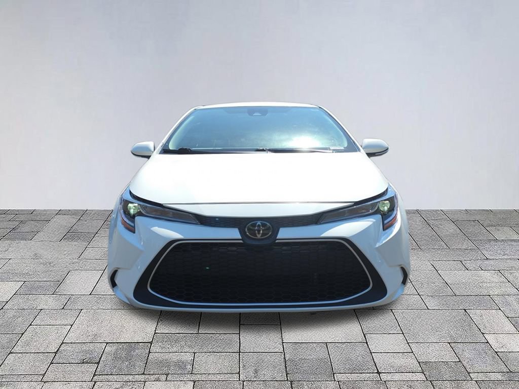 Used 2021 Toyota Corolla LE FWD image 2