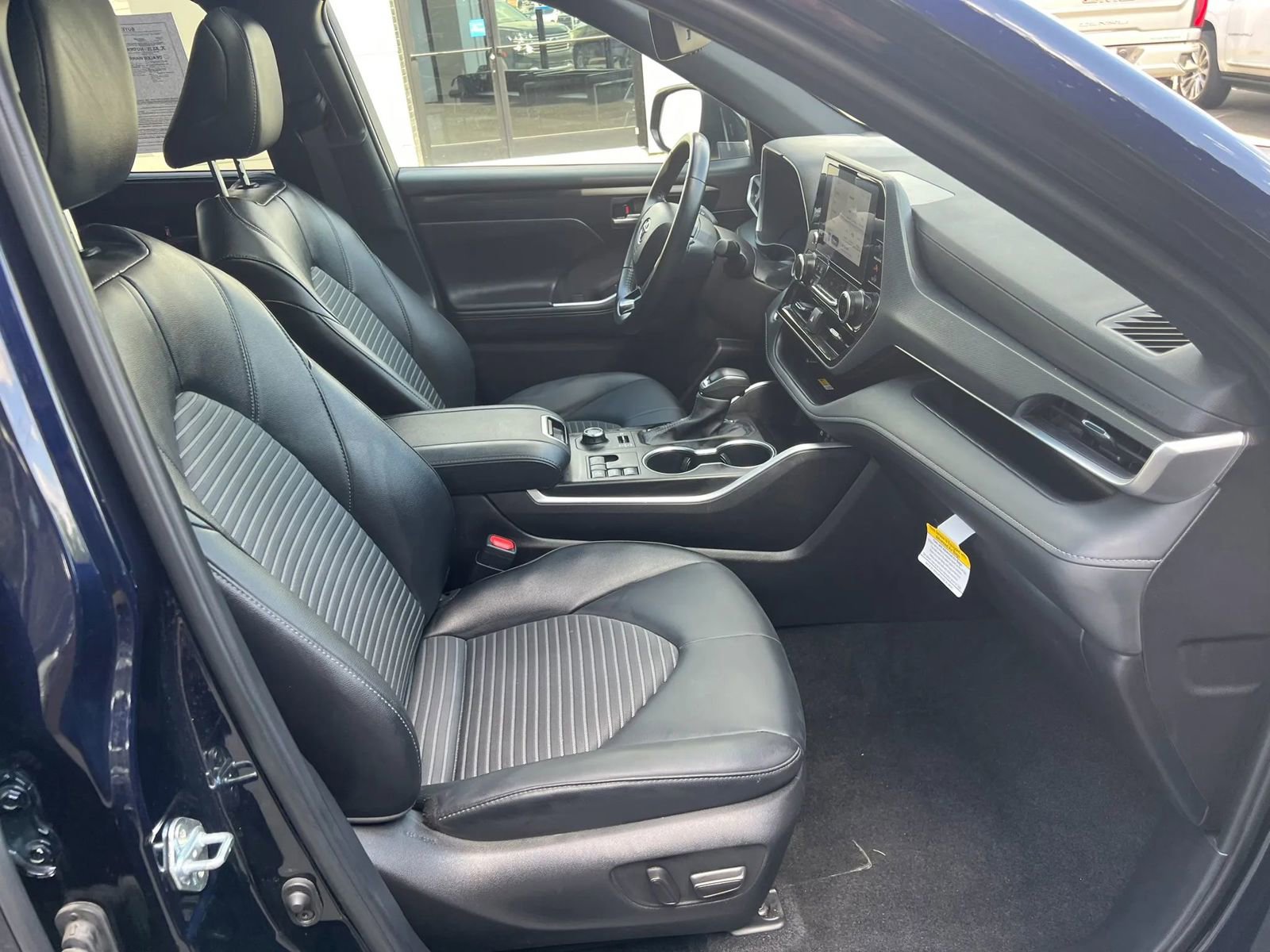 Used 2025 Toyota Highlander XSE image 8