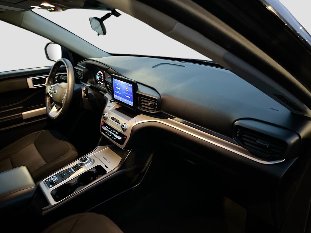 Used 2022 Ford Explorer XLT image 30